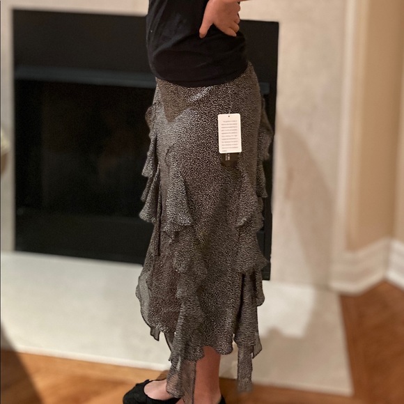 JONES NEW YORK SILK SKIRT. SIZE 4. NWT. - Picture 3 of 7